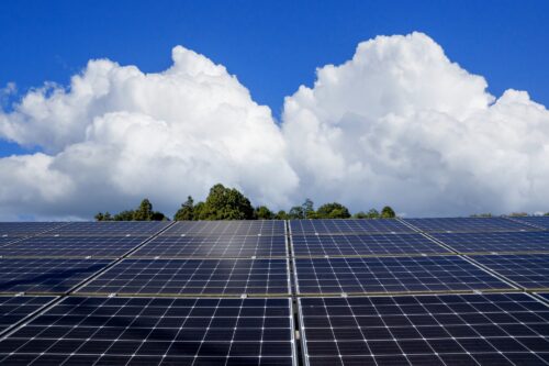 太陽光発電に蓄電池をつけると便利な理由とは？